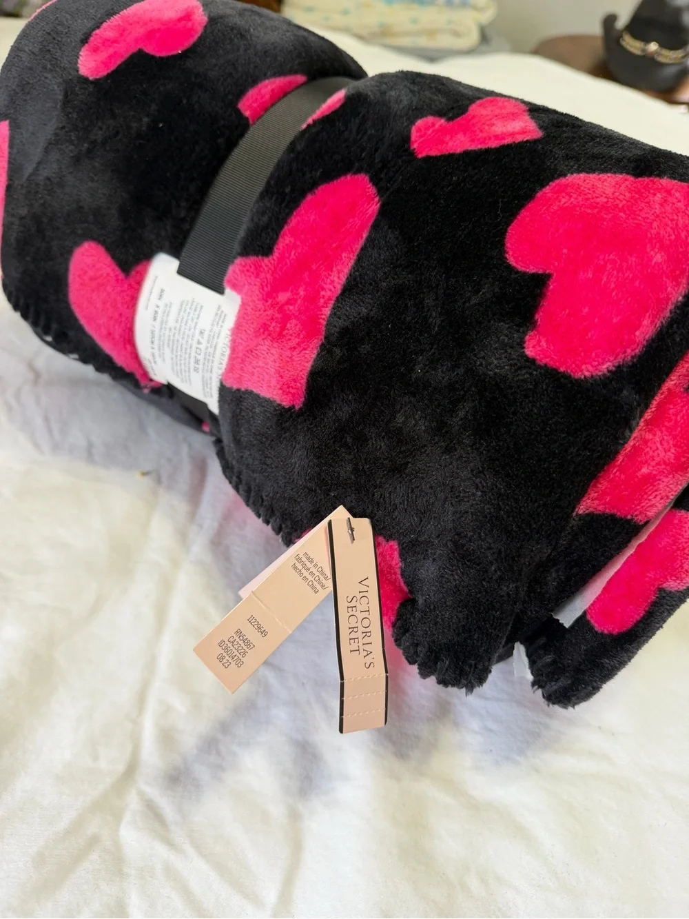 Victoria’s Secret Heart Blanket NWT Valentine Cozy Plush Throw Pink Black